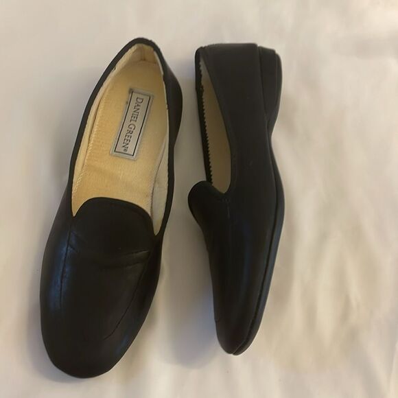 DANIEL GREEN BLACK LEATHER SLIPPERS. NEW IN BOX - Picture 2 of 8
